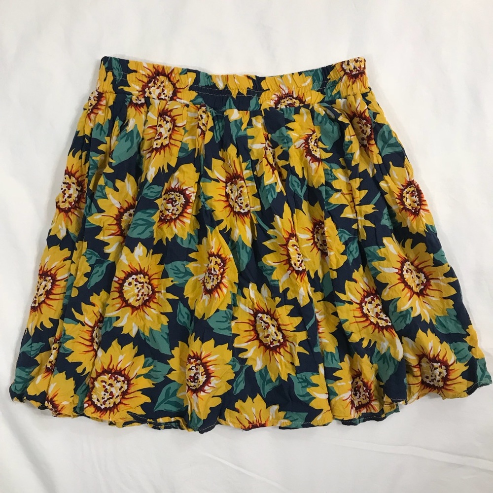 Brandy Melville sunflower skirt - Picture 3 of 3